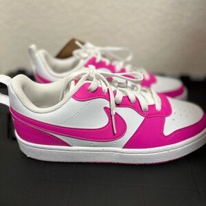 Women’s size 7.5 new borough low Nikes